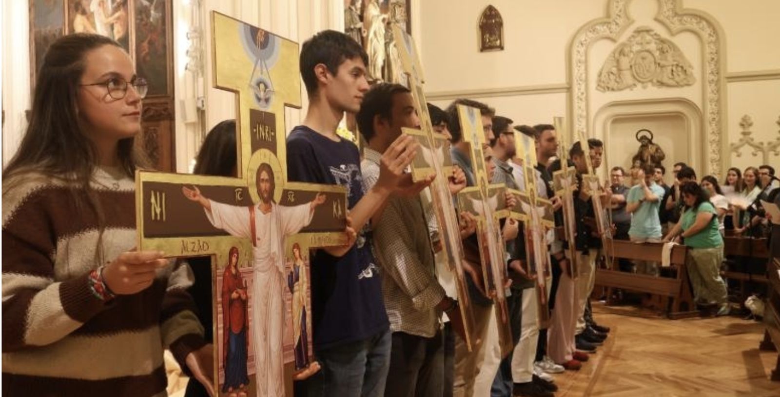 Cruz para el Papa León