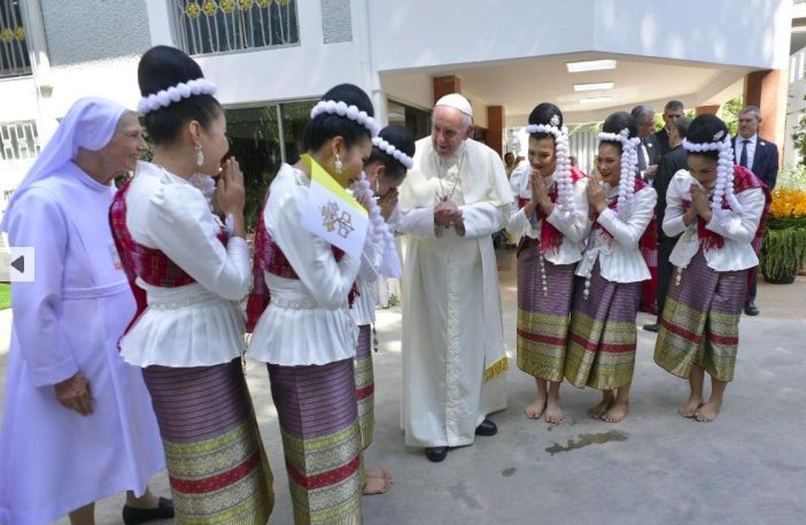 Francisco, con las mujeres tailandesas
