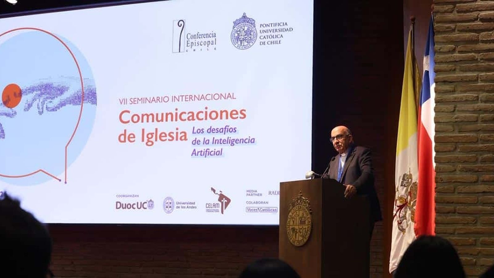 El cardenal Fernando Chomali participa, junto a todos los obispos, del Seminario Internacional de Comunicación