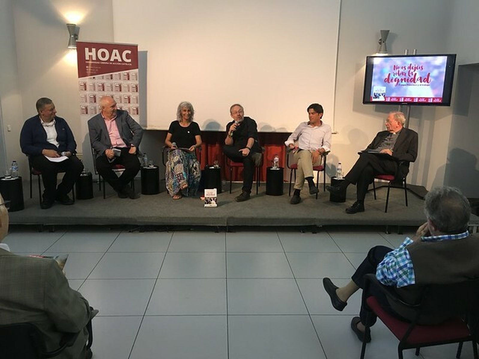 Abraham Canales presentó su último libro