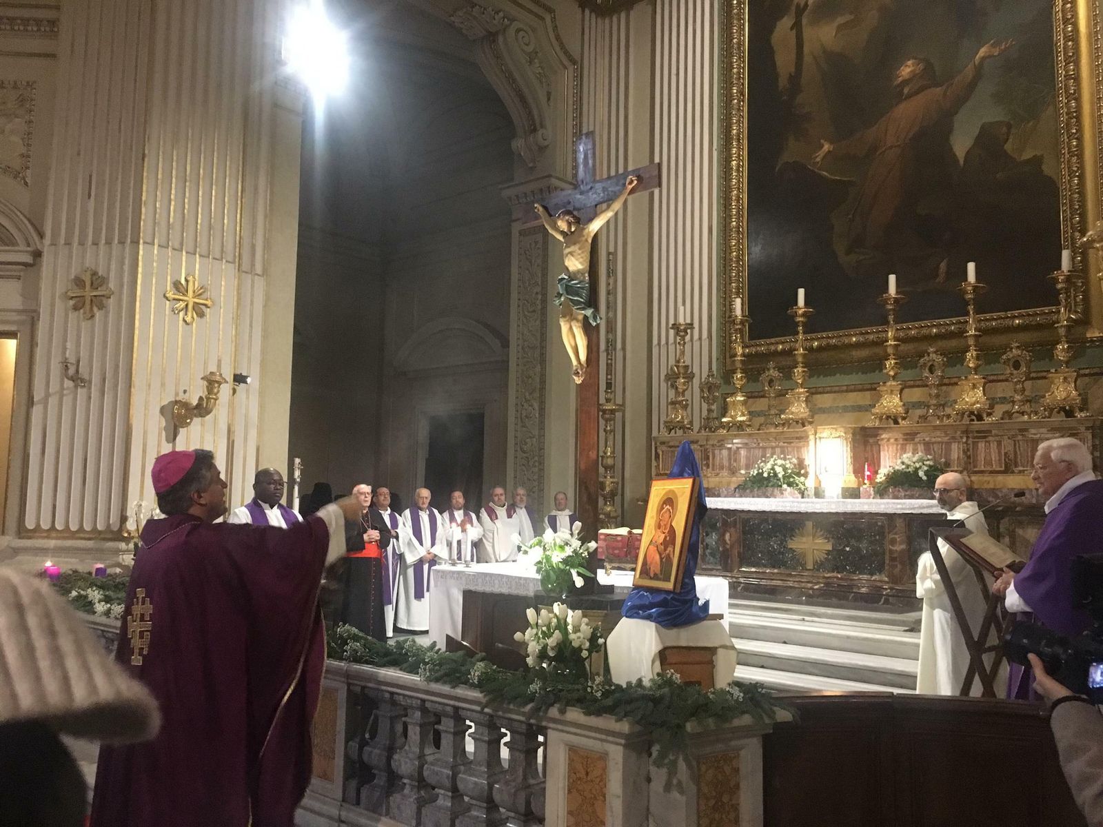 Consagración de la iglesia 24 horas de Mensajeros de la Paz en Roma