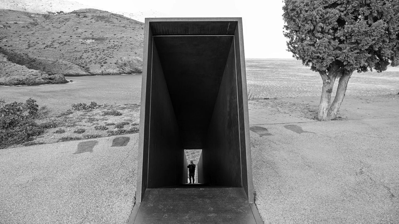 El monumento en homenaje a Walter Benjamin en Portbou