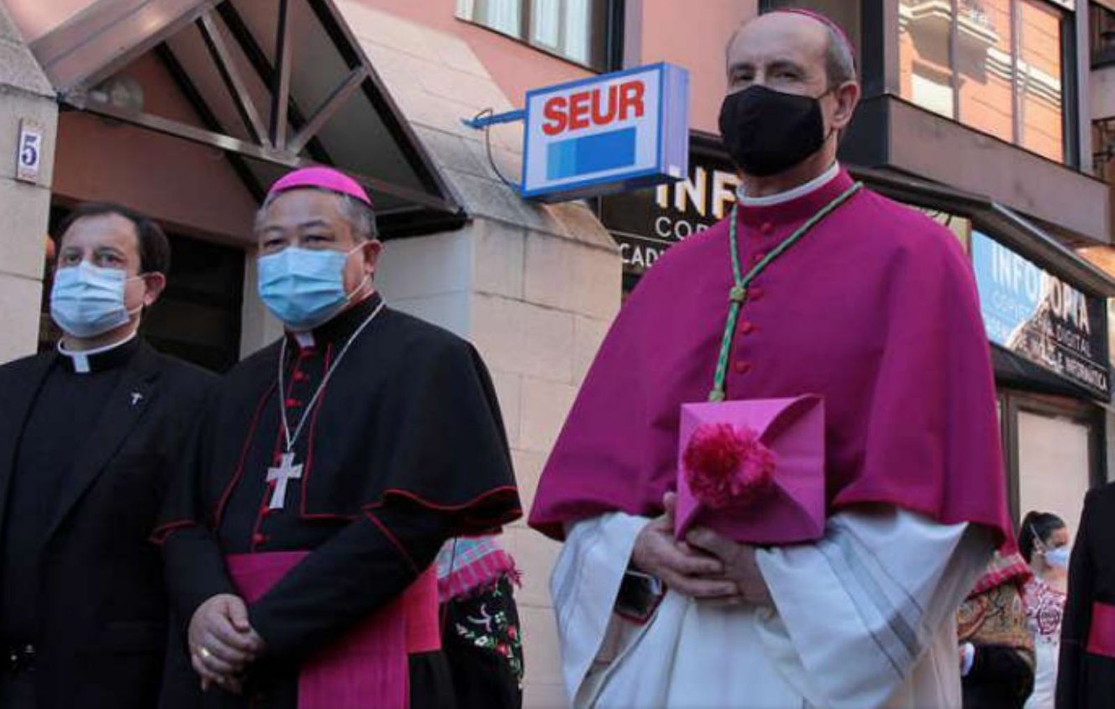 El Nuncio Auza y monseñor Fernández