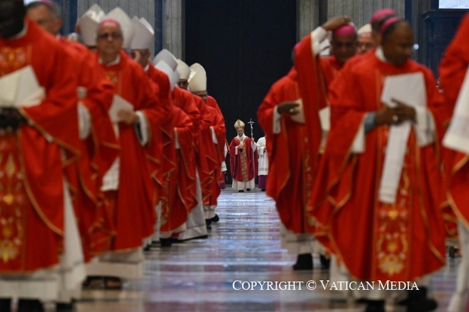 León XIV preside la procesión en la misa de San Pedro y San Pablo