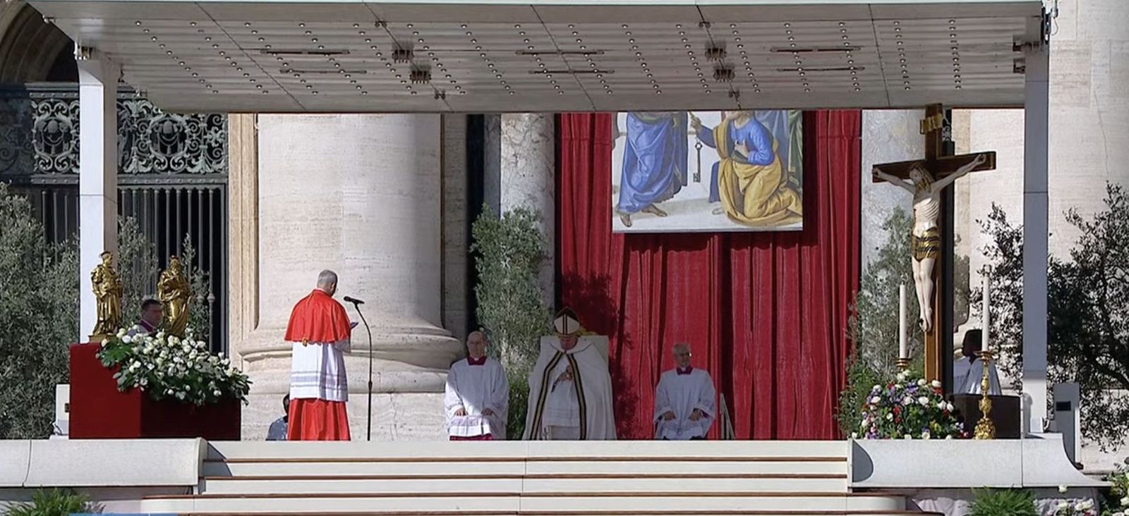 El entonces cardenal Prevost, en una ceremonia con Francisco