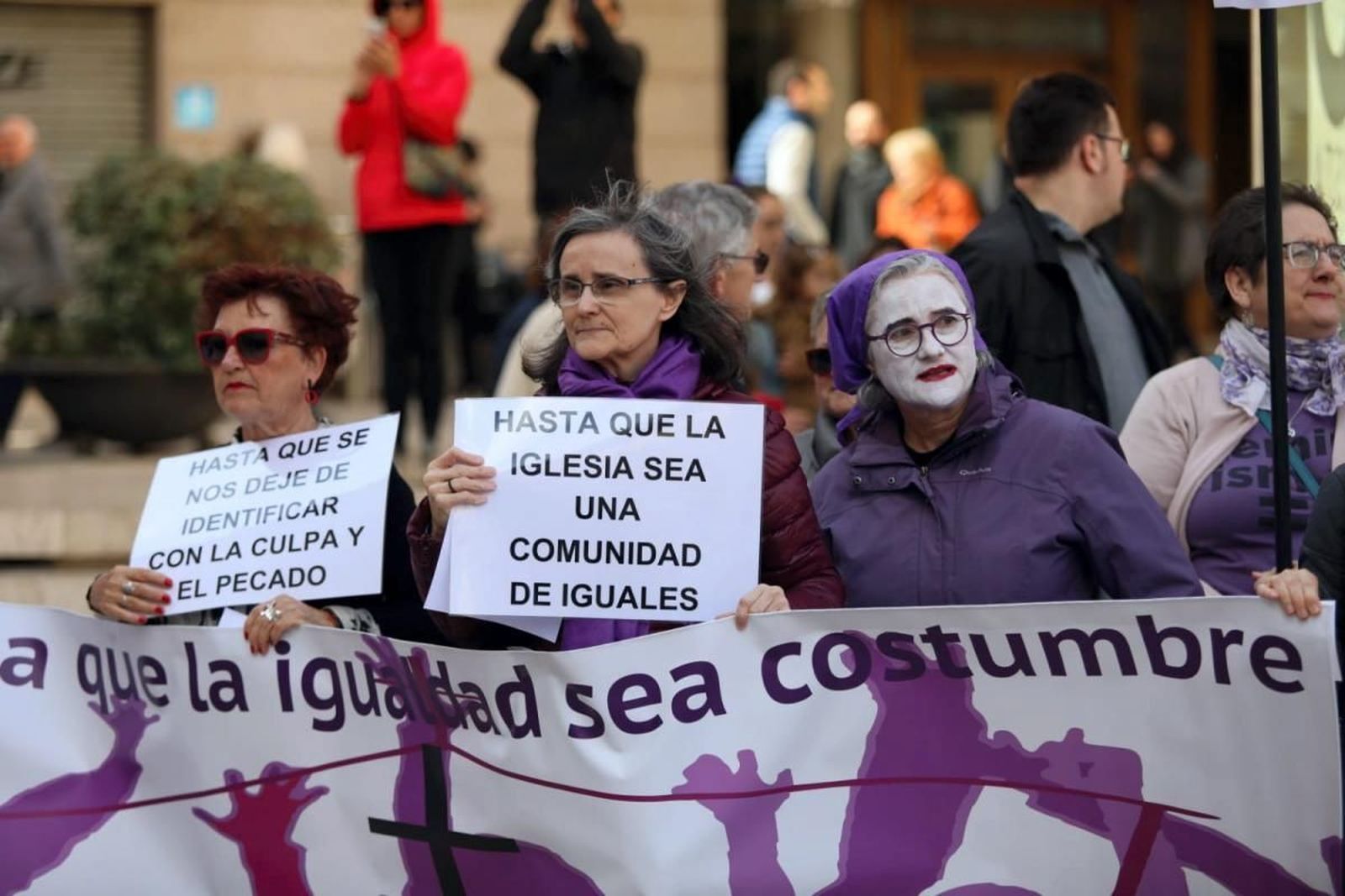 Revuelta de mujeres en la Iglesia