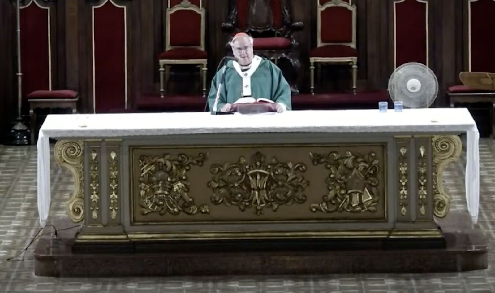 El cardenal Rossi, en la misa