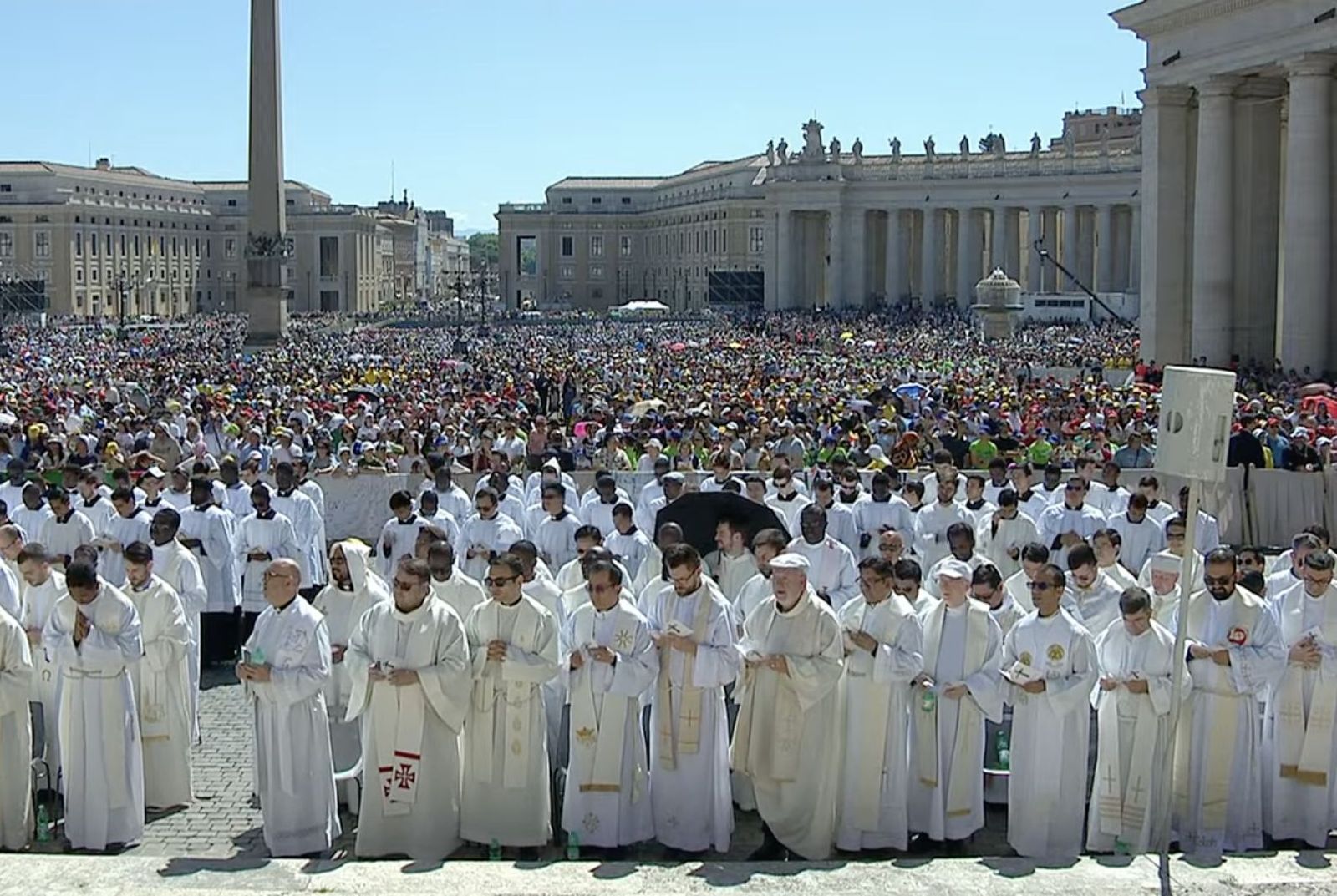 La plaza de san Pedro durante la misa