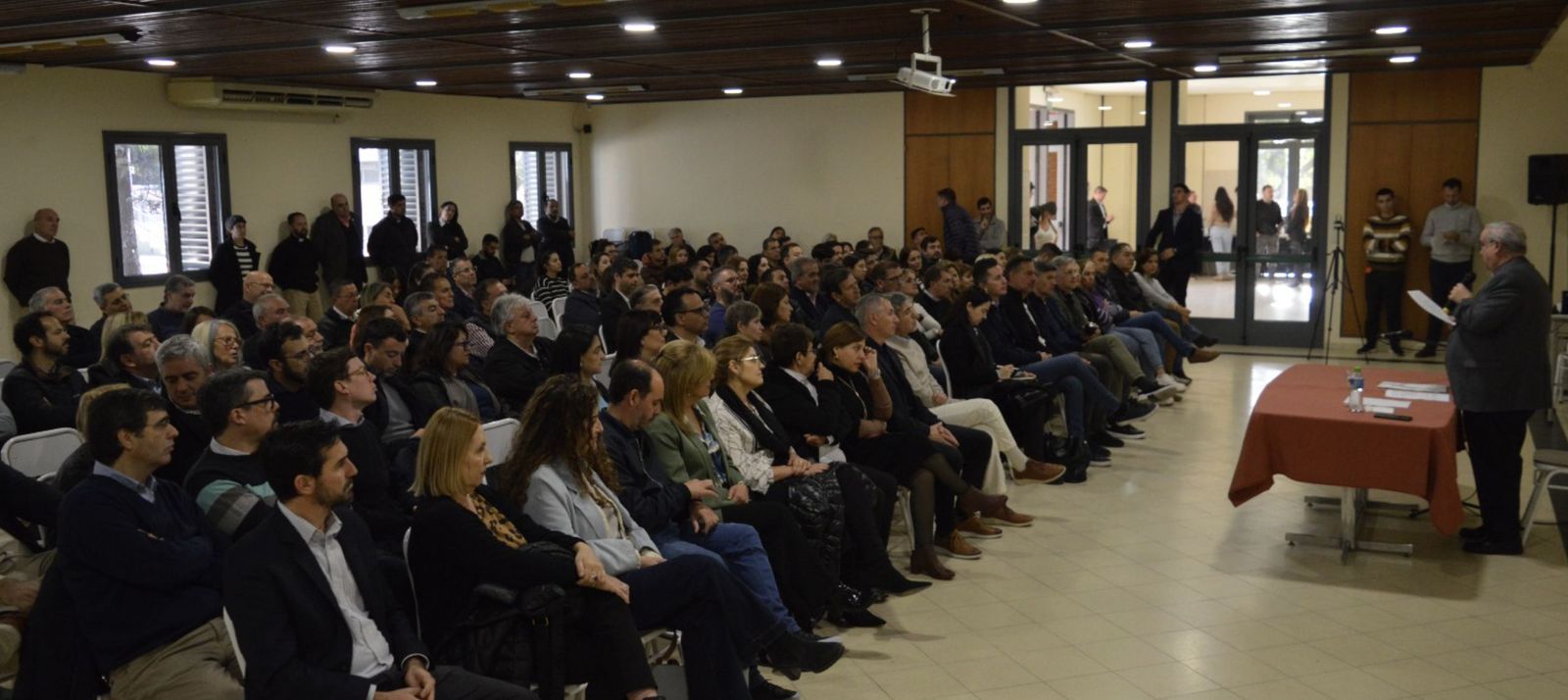 Rossi, con polìticos