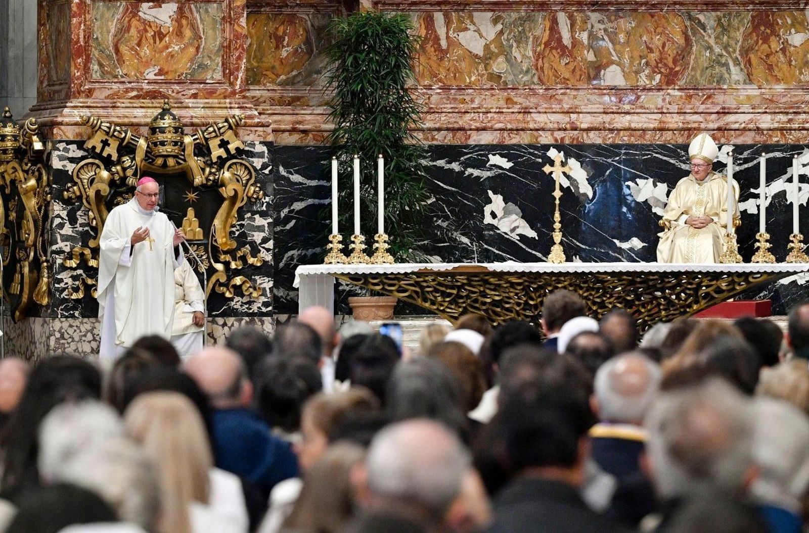 El arzobispo de Caracas, Mons. Raúl Biord, dirigió palabras de agradecimiento al final de la misa   (@Vatican Media)