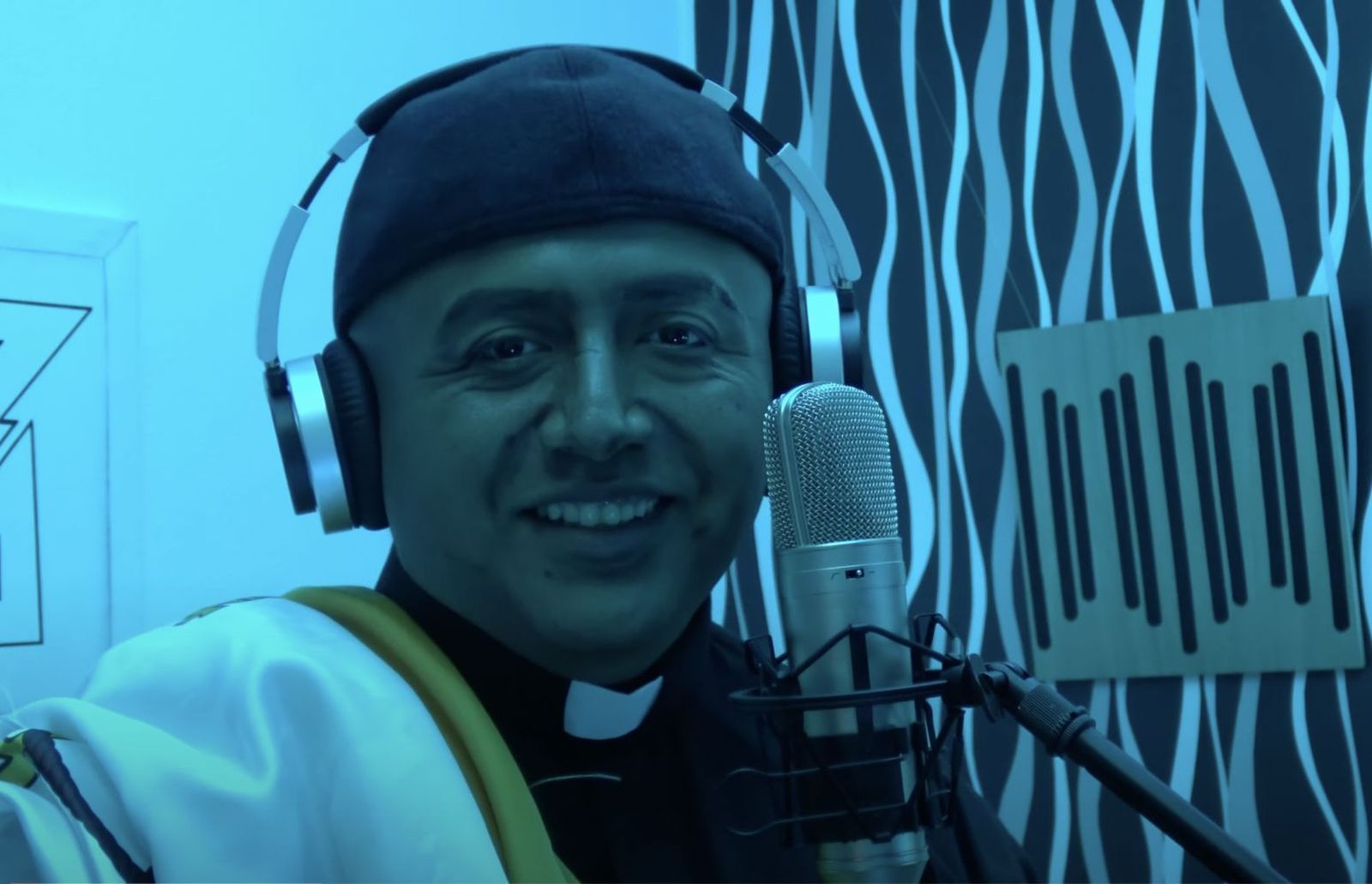 El P. Frank, haciendo versión de Quevedo