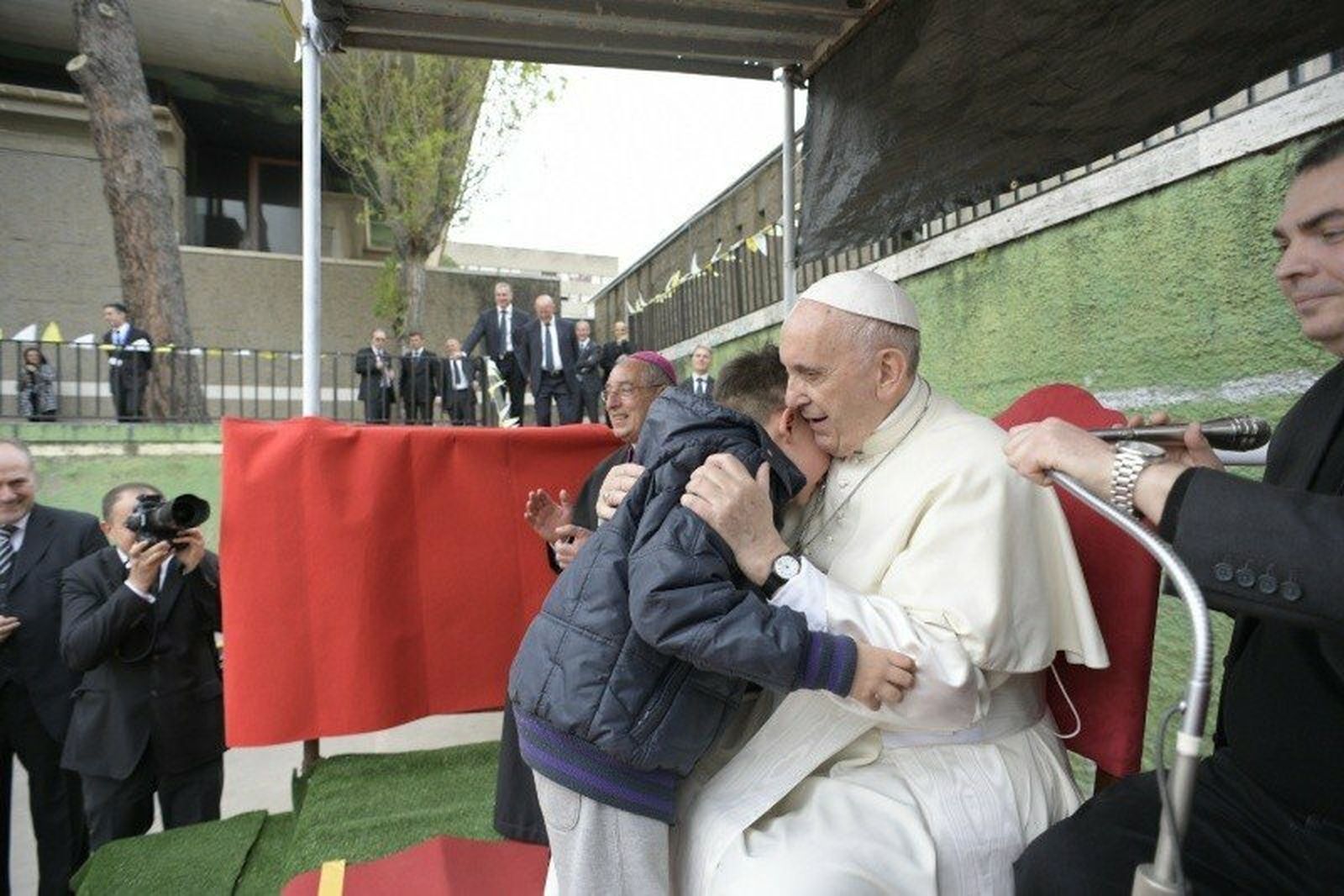 El Papa consuela a Emanuele