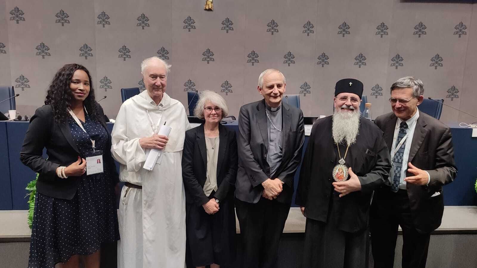 Participantes en la rueda de prensa del Sínodo del 21 de octubre