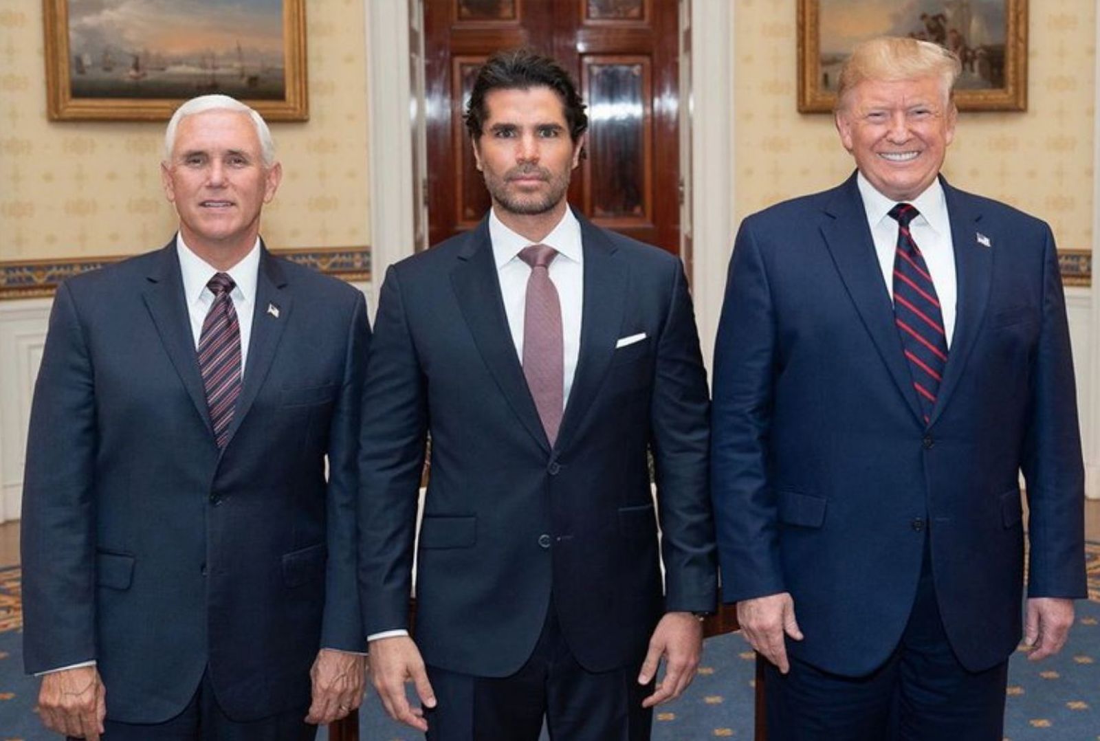 Eduardo Verástegui, en el centro