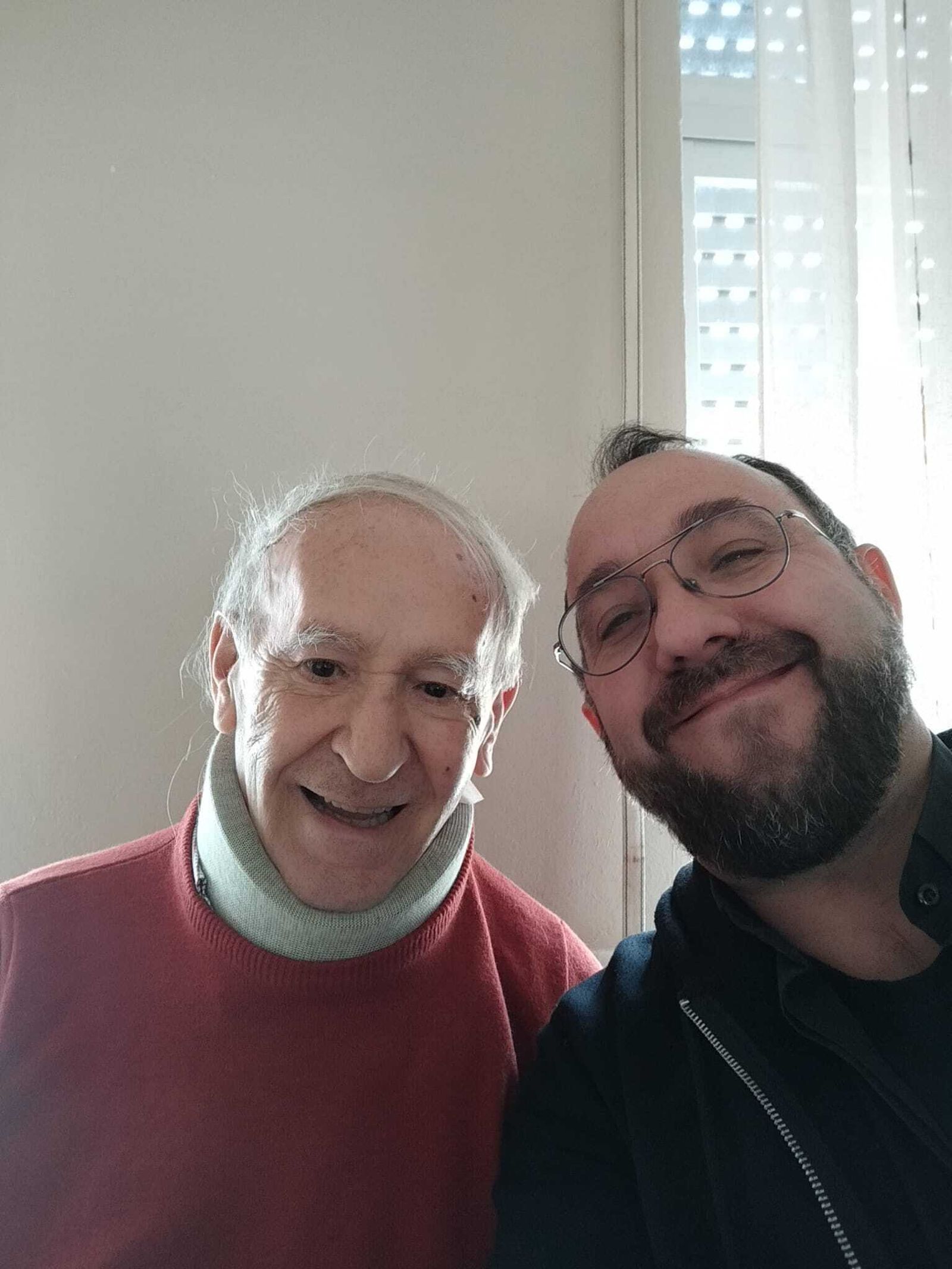 Toño Casado, con el padre Antonio