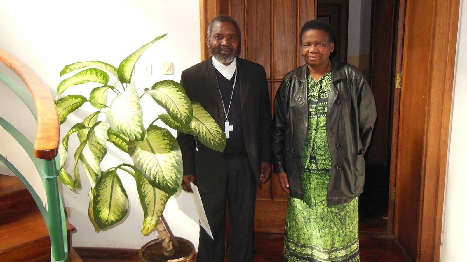 Olinda con el Arzobispo de Maputo, Mons. Francisco Chimoio