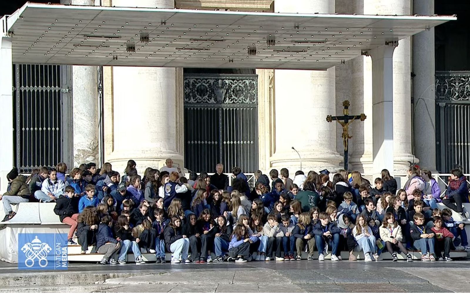 El Papa, en la audiencia, rodeado de niños