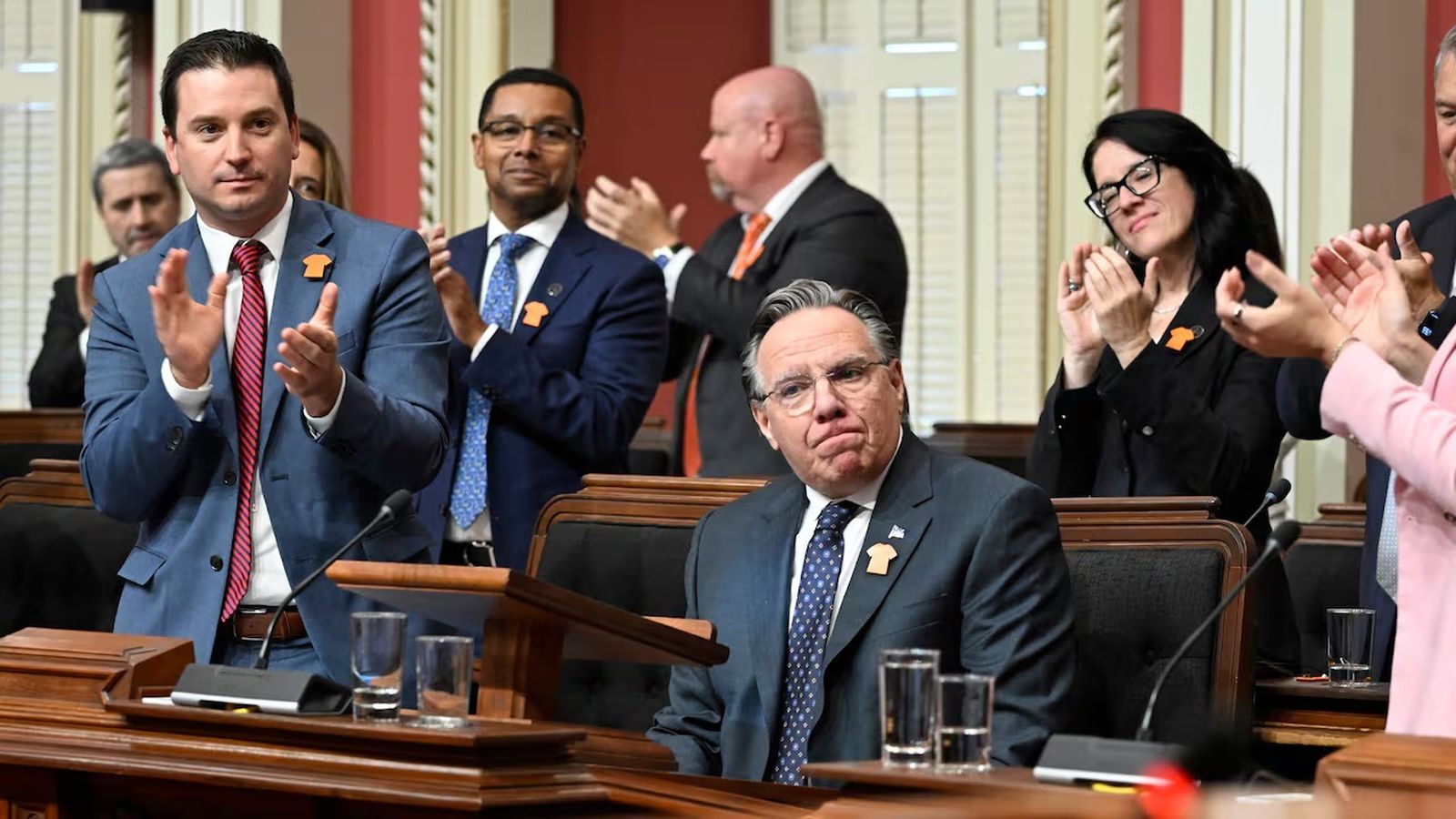 François Legault aplaudido por su grupo