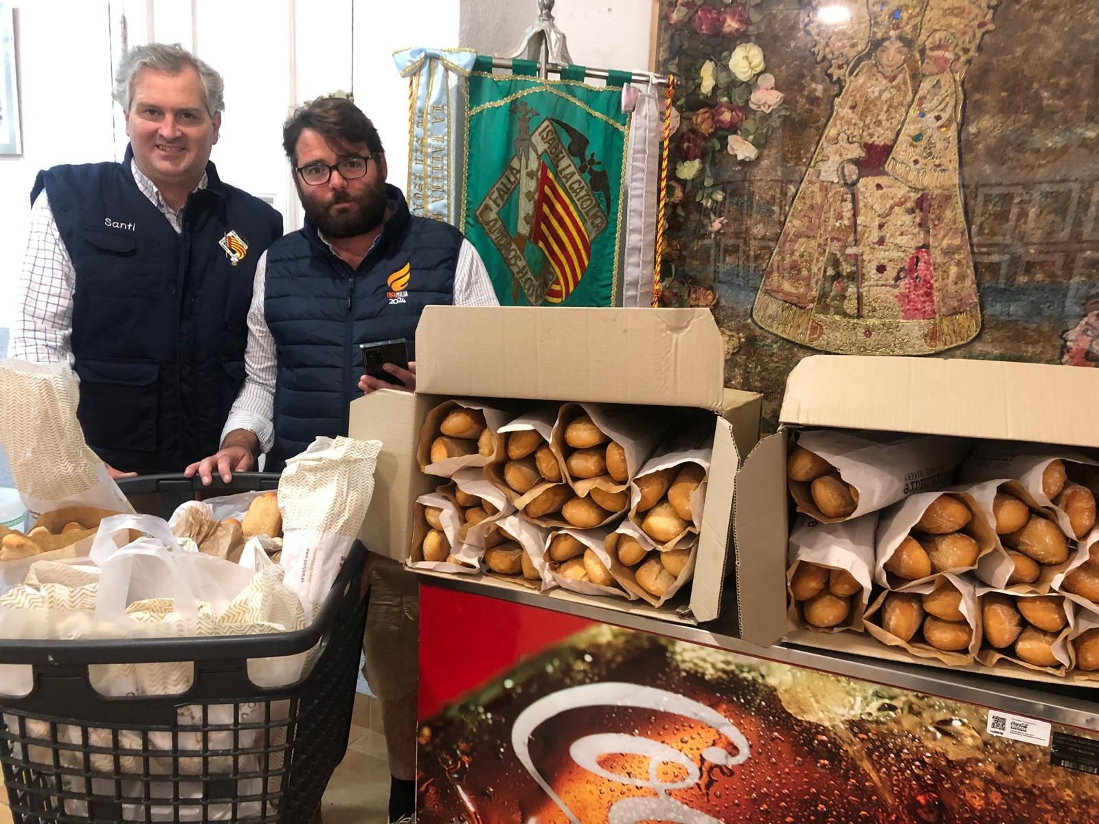 'El Pan nuestro de Cada Día': Embajadores para el Desarrollo lleva pan a los afectados por la DANA