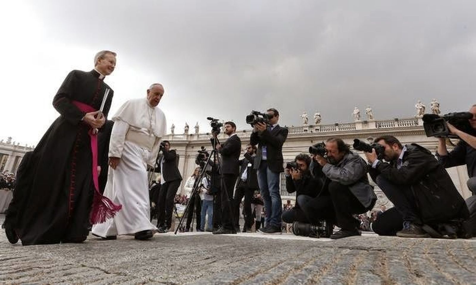El Papa insta a caminar, siempre hacia adelante