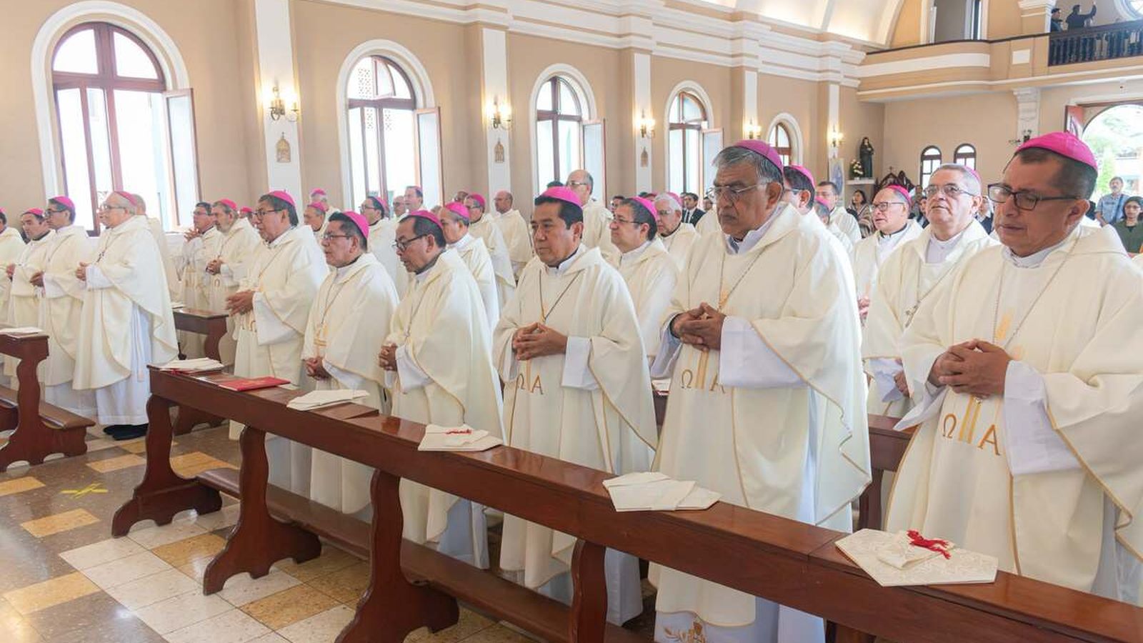 Obispos peruanos reunidos en la 130.ª Asamblea plenaria