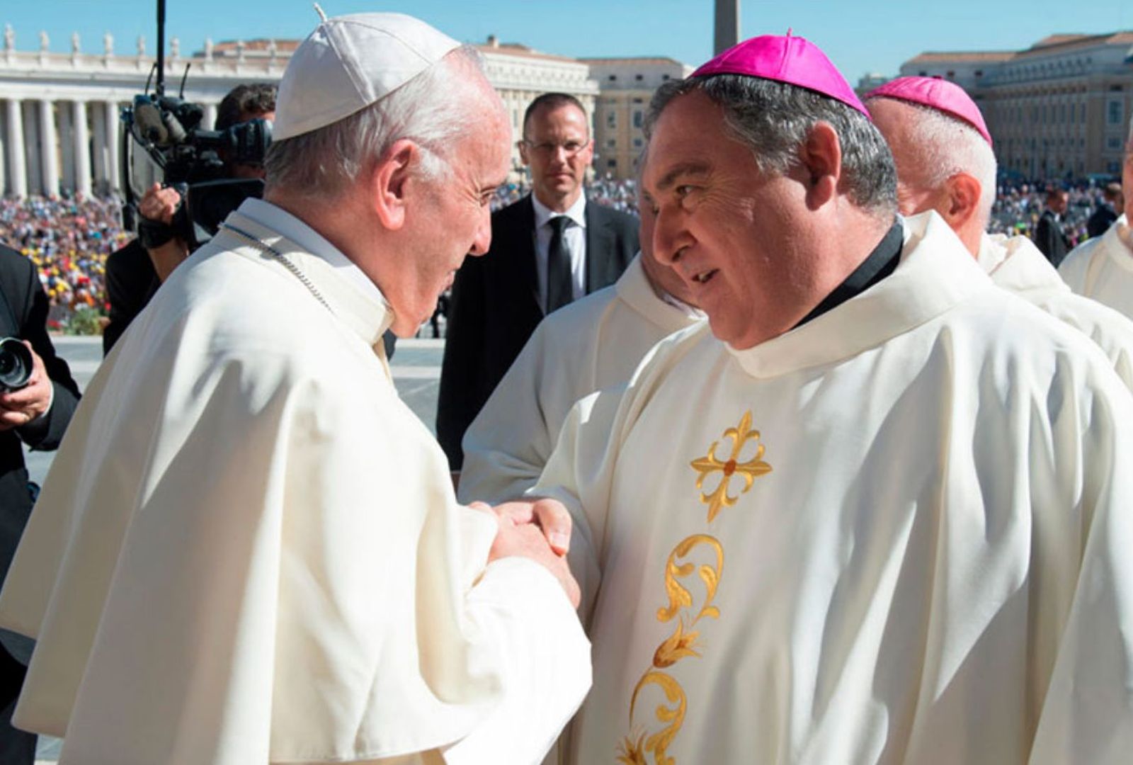 El Papa saluda a José Mazuelos