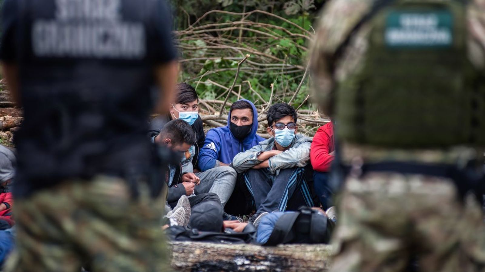 Refugiados afganos atrapados en la frontera entre Polonia y Bielorrusia