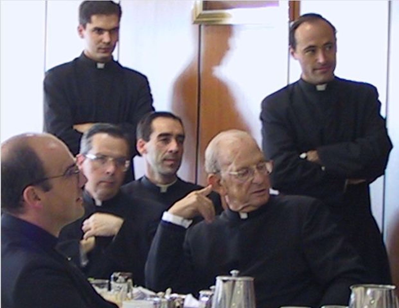 CEM contra legionarios