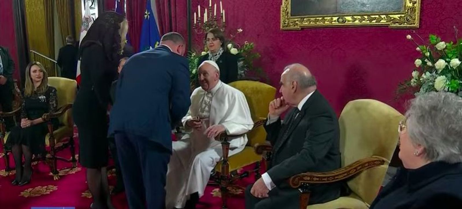 Francisco es recibido por las autoridades