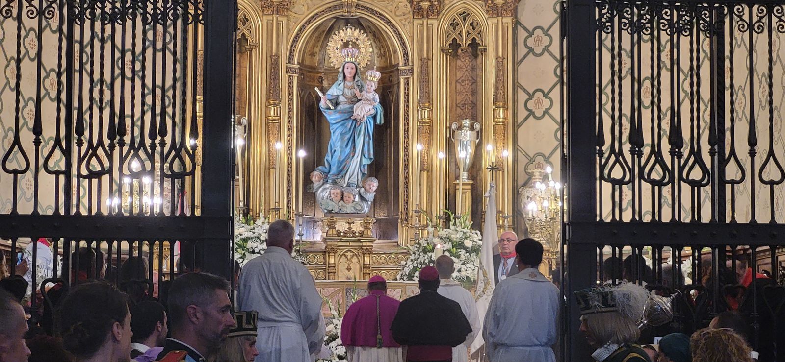 Bernardito Auza: “Uno de los actos más bellos y significativos de la devoción popular de Vitoria está en el Rosario de la Aurora”