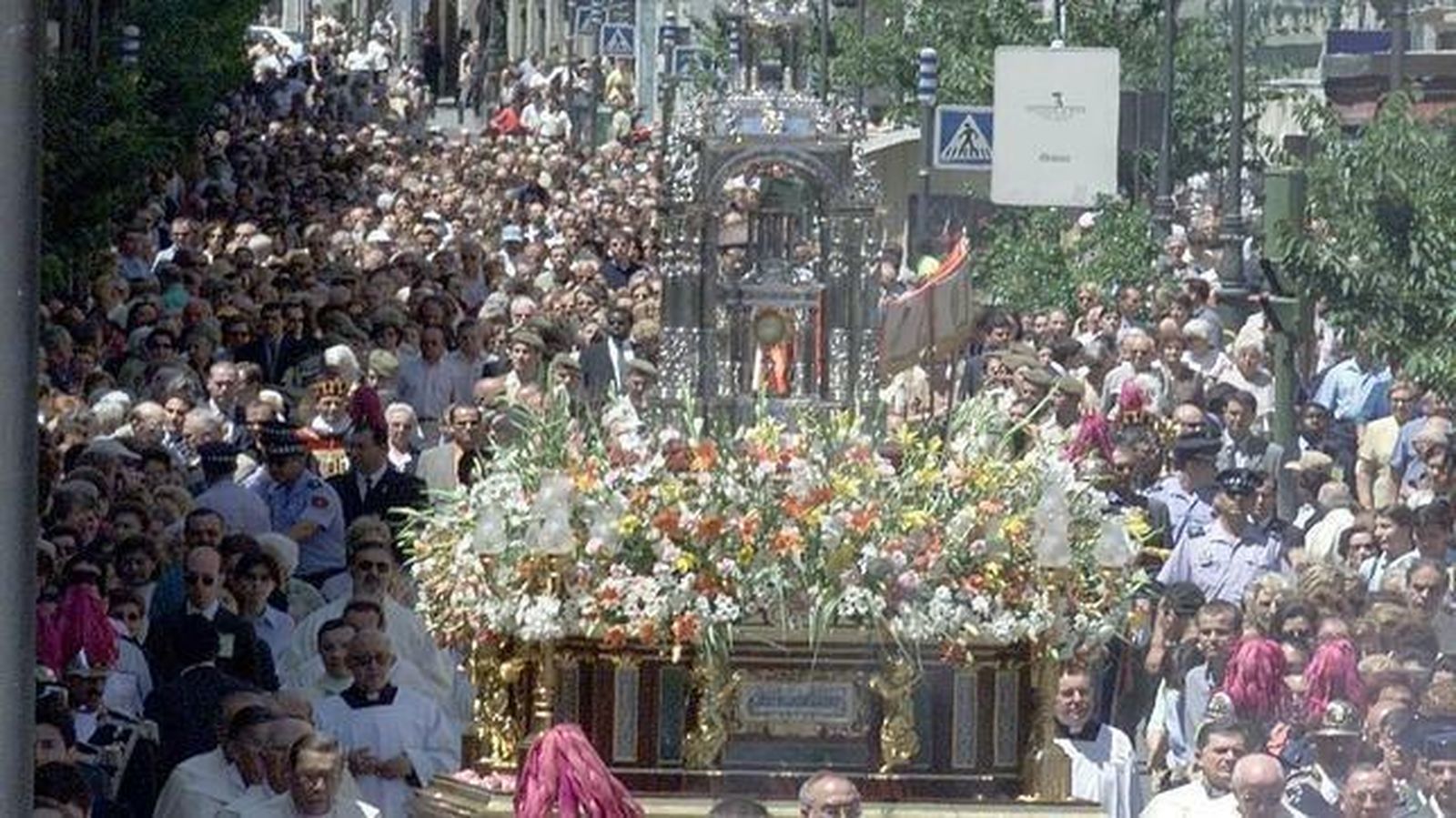 Toledo vuelve a brillar con un Corpus Christi multitudinario