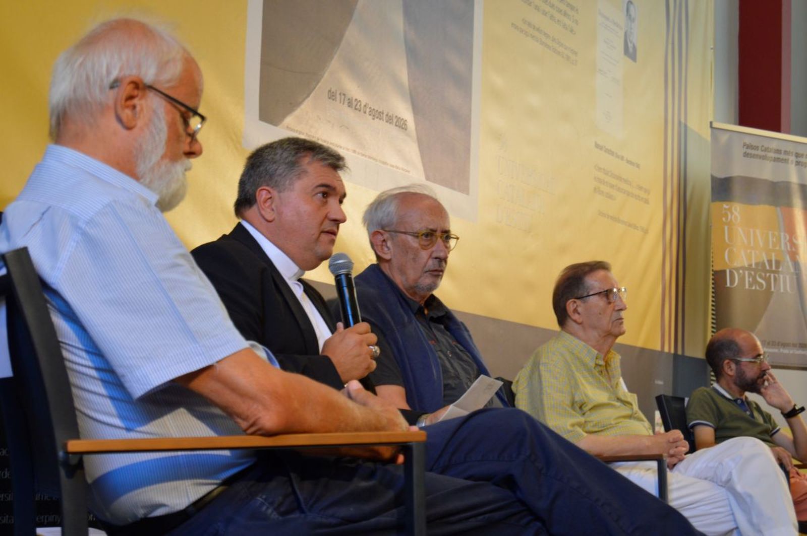 El obispo Daniel Palau, uno de los participantes en el debate.