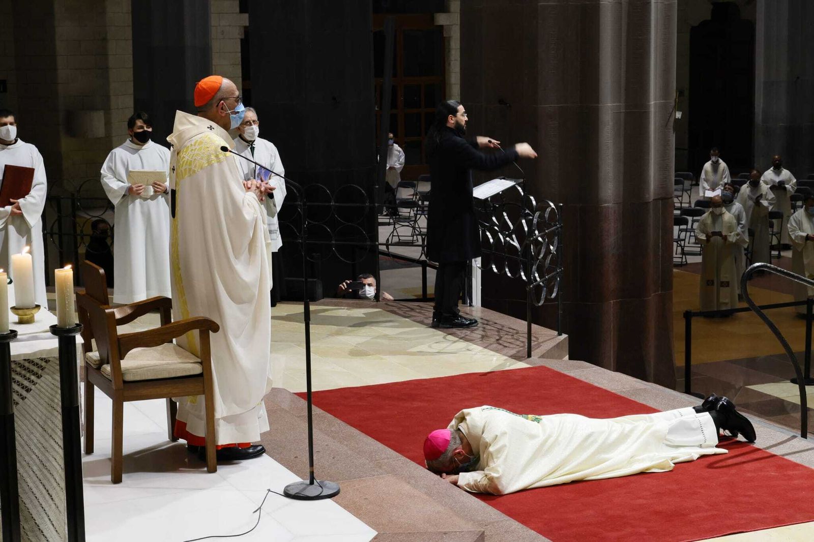 Vilanova, postrado ante Omella