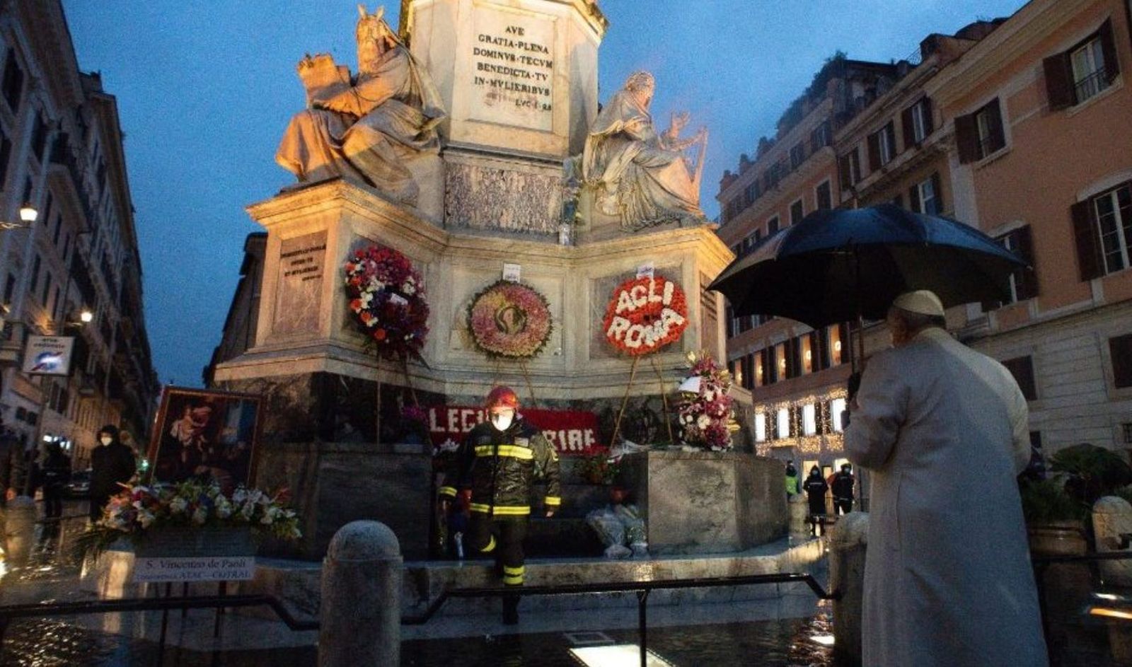 El papa Francisco, ante la Inmaculada