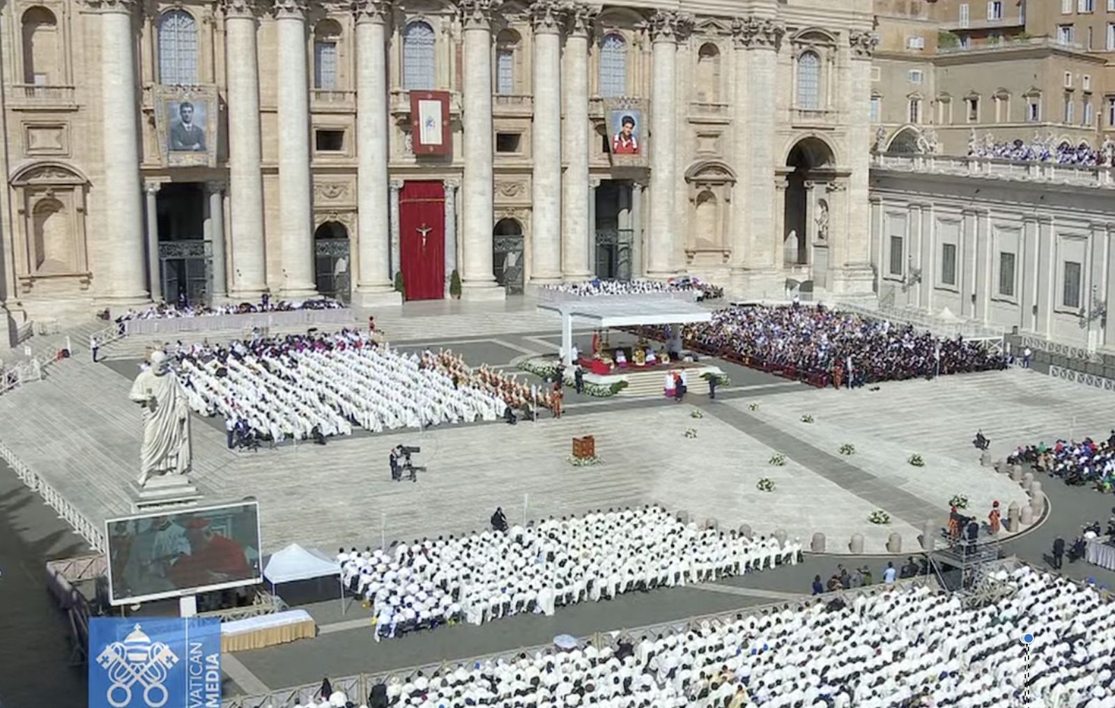La basílica de San Pedro, con las imágenes de los nuevos santos