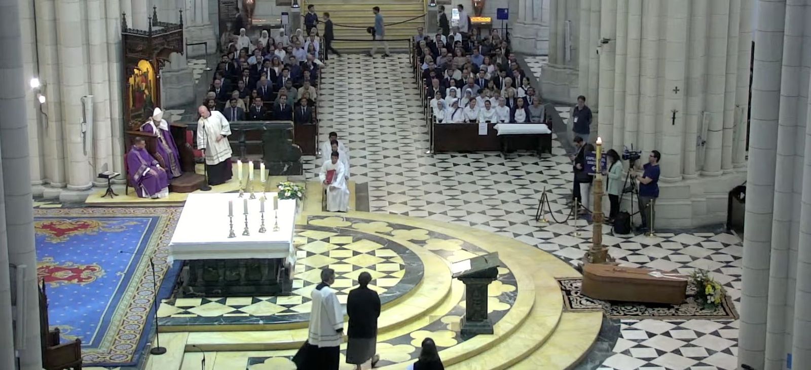 Misa por José Antonio Álvarez en La Almudena