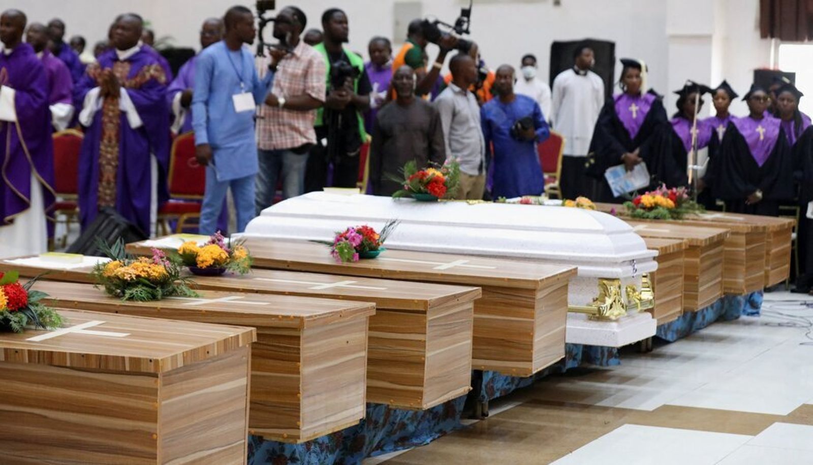 Victimas atentado de San Francisco Javier en Ondo, Nigeria. (REUTERS/Temilade Adelaja)