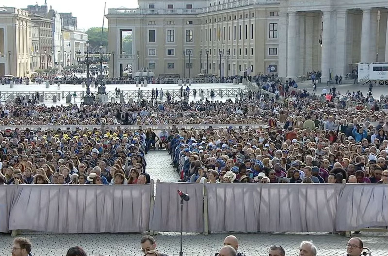 Fieles en la plaza de san Pedro para escuchar la catequesis del Papa