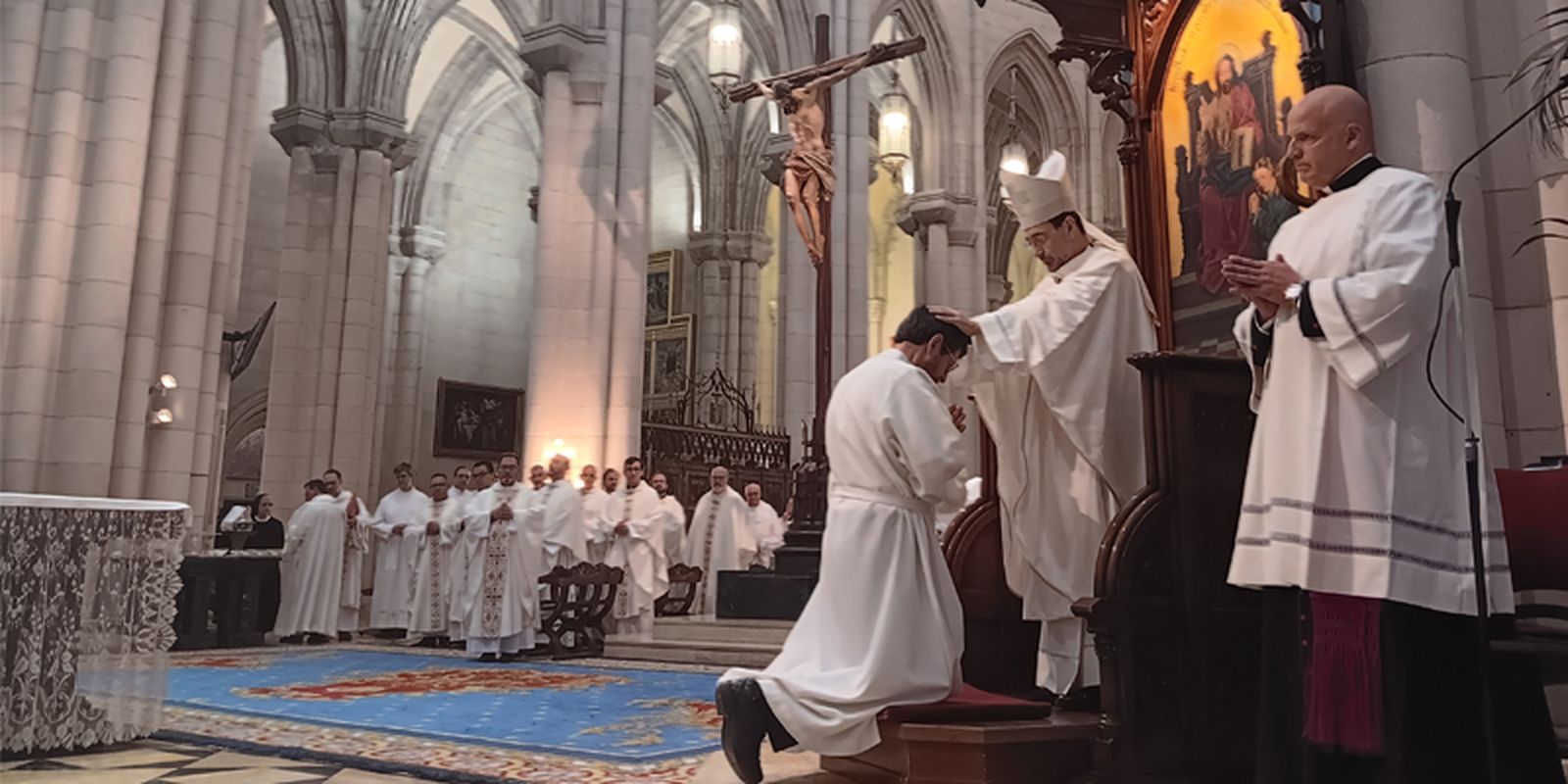 Ordenaciones_diaconos_imposicion