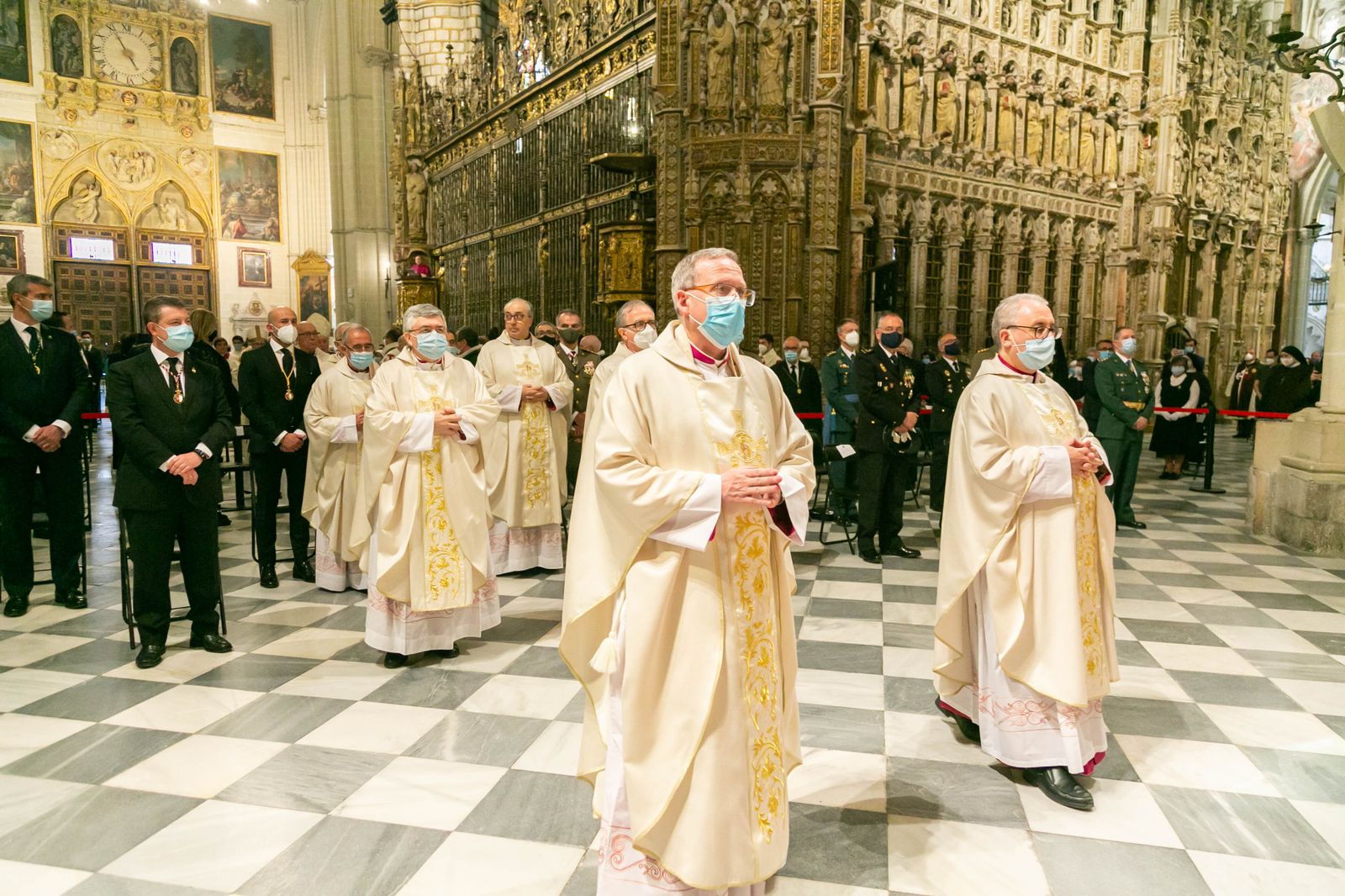 Procesión del Corpus por el interior de la catedral de Toledo