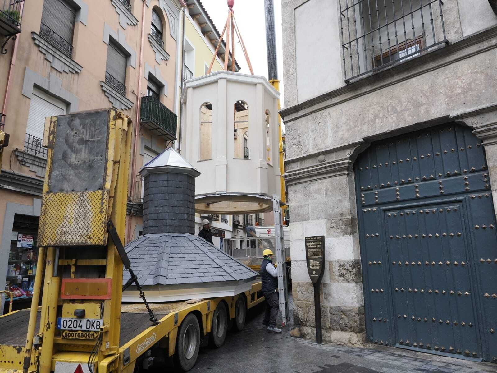 Traslado de la cubierta por las calles de Valladolid