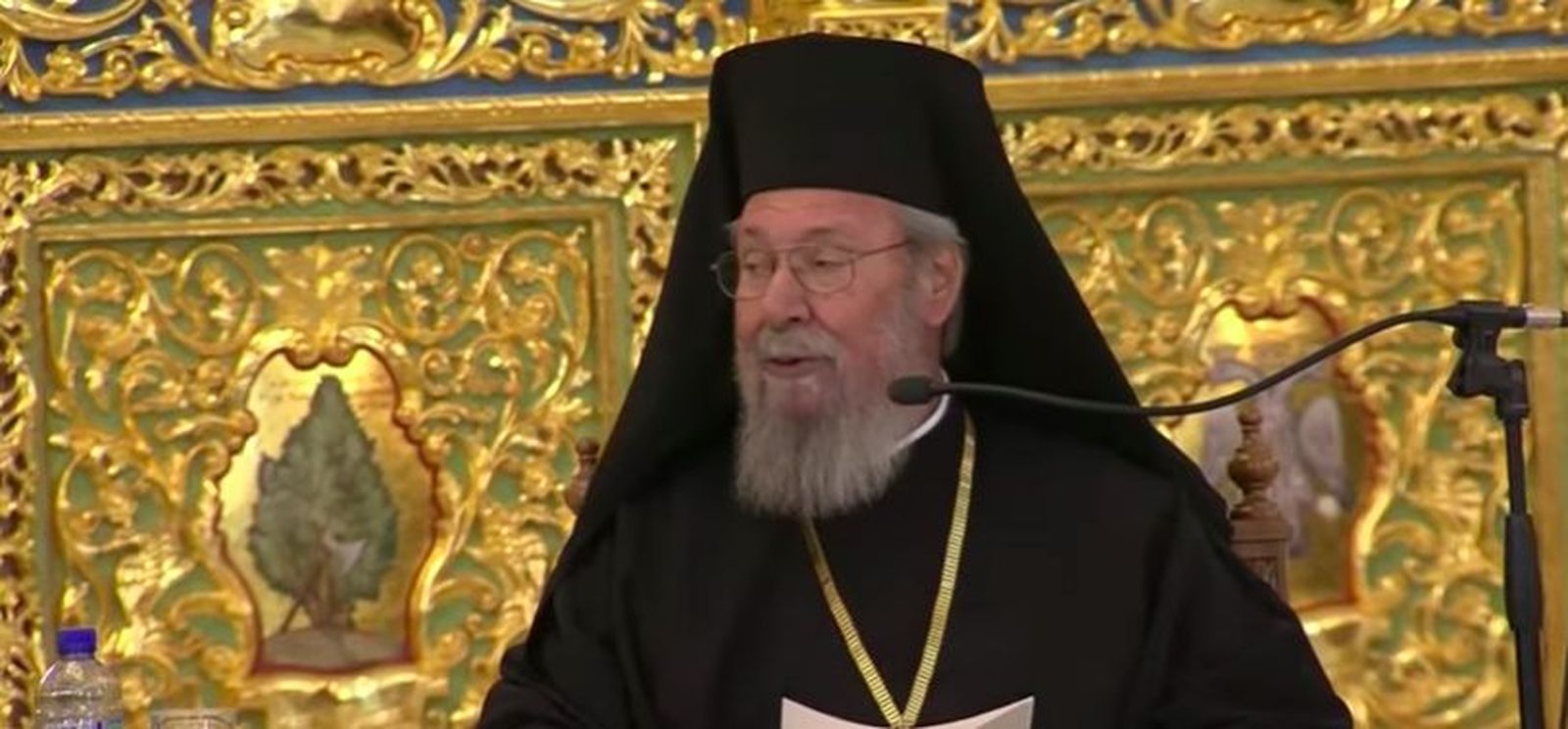 Crisóstomos saluda al papa