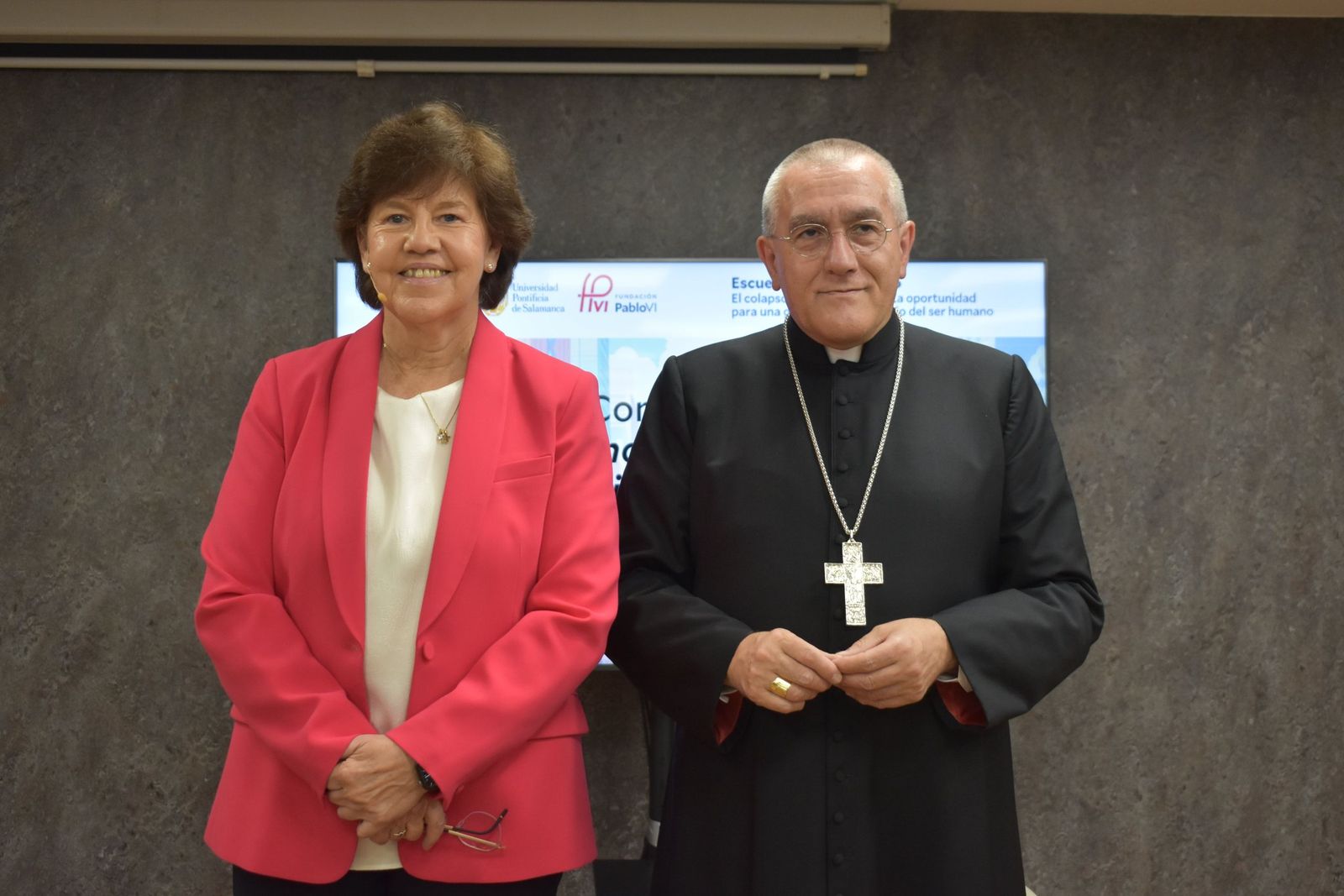 El nuncio Pioppo, con Laura Moreno