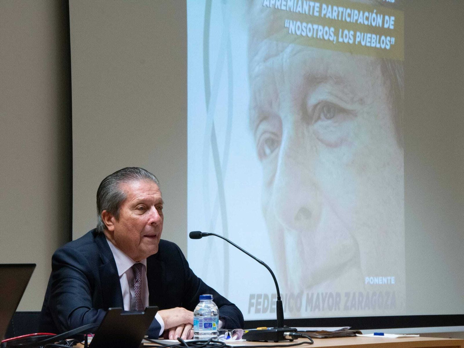 Federico Mayor Zaragoza habla de la importancia de escuchar a los alumnos del C. San Juan Bosco de Valencia