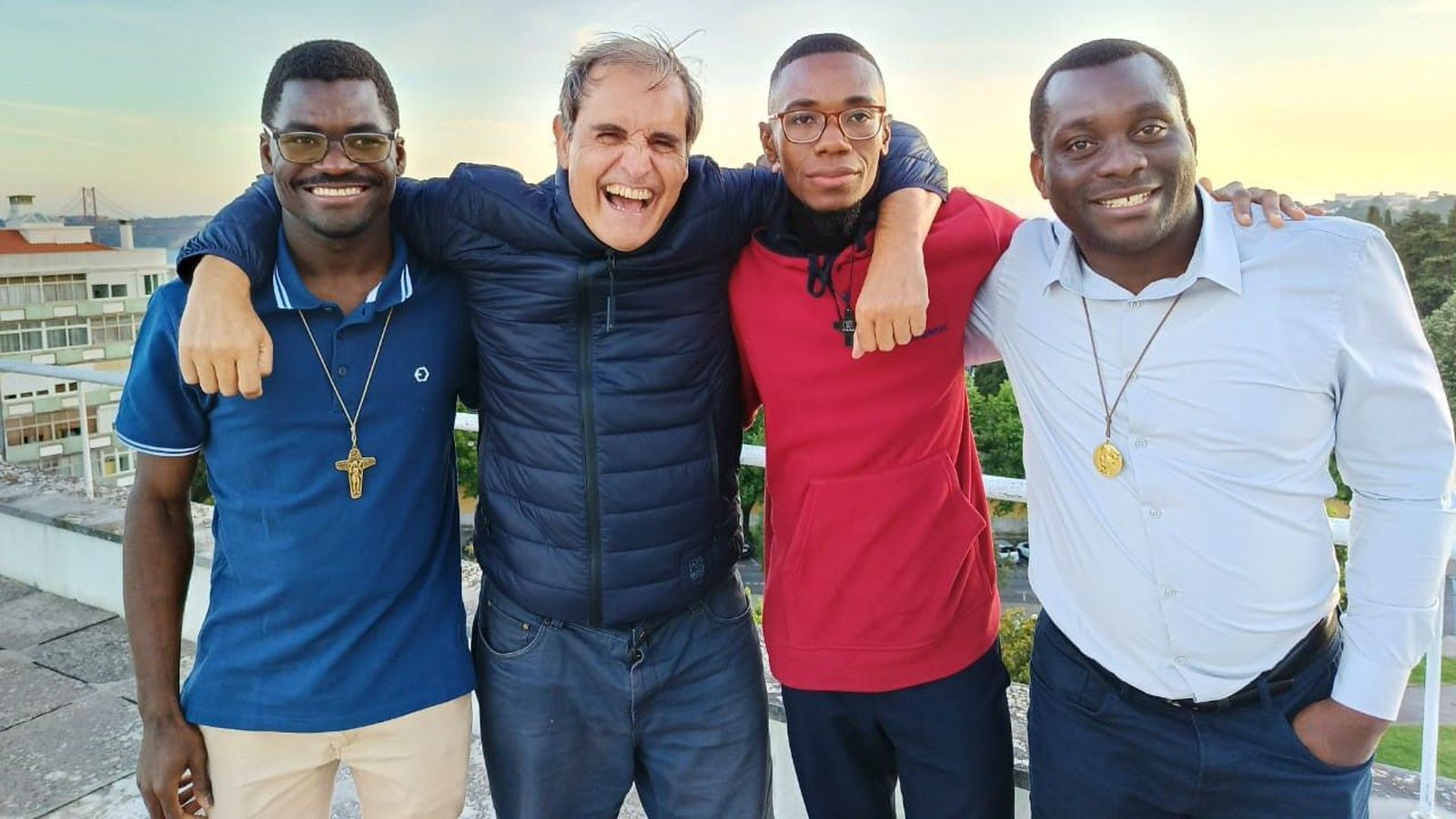 El Padre Lasarte con tres misioneros angoleños enviados a Portugal