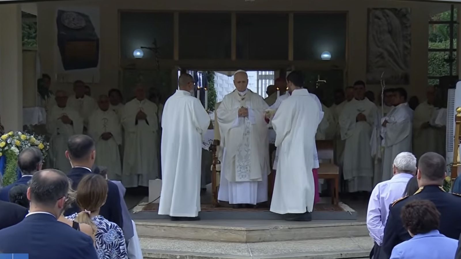 El Papa ante la Virgen del Lago