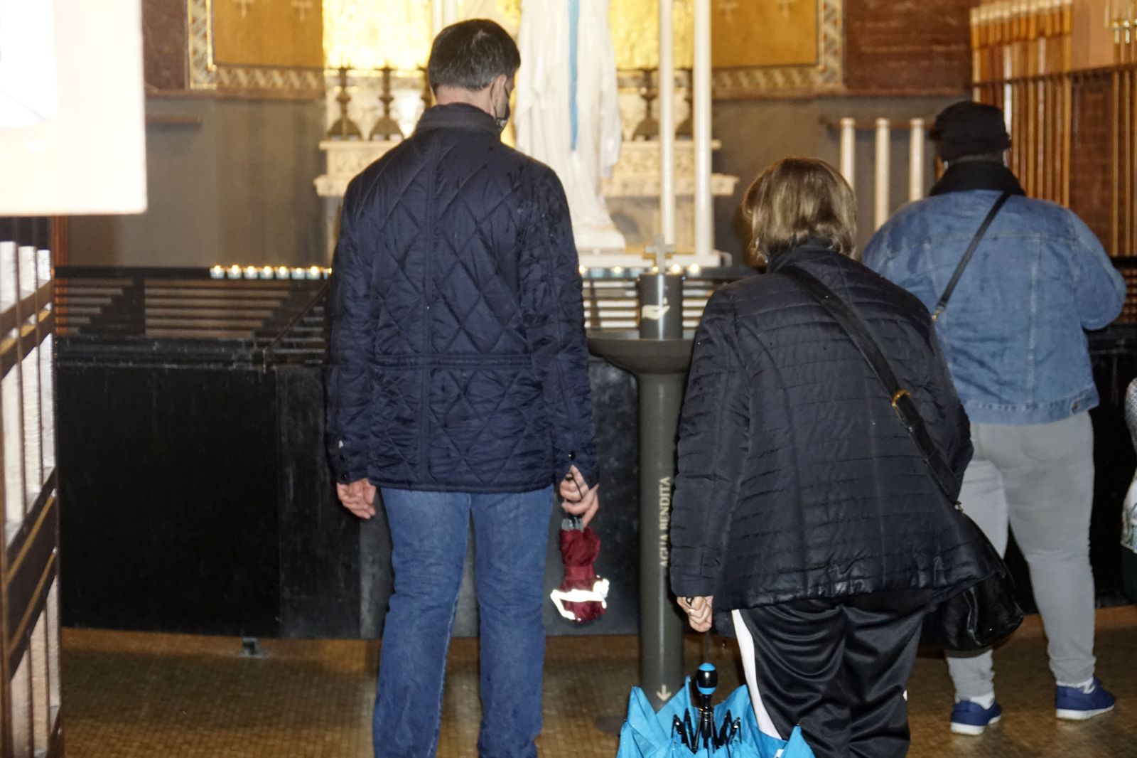 El dispensador de agua bendita, en Lourdes