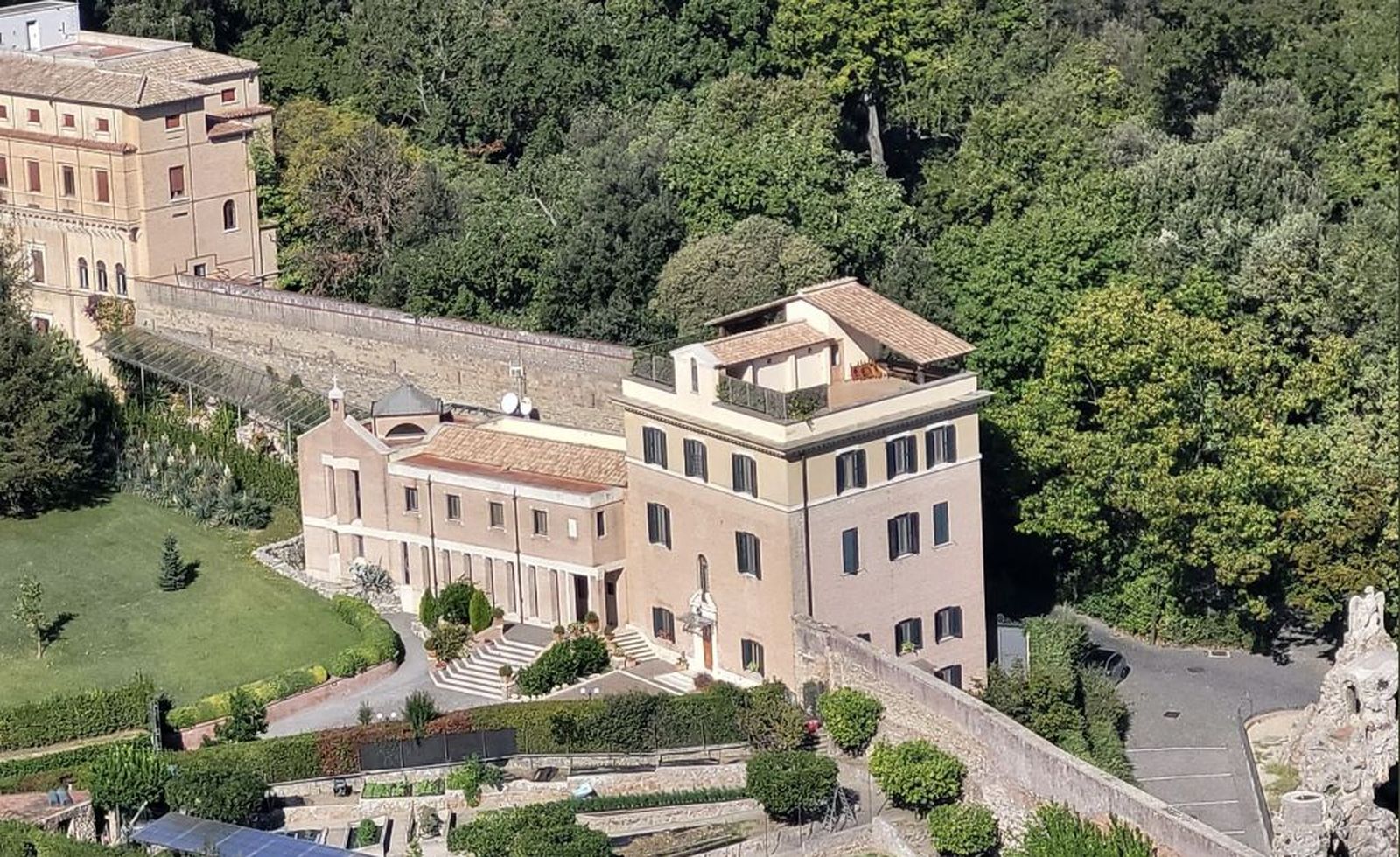 El monasterio Mater Ecclesiae, donde reside Benedicto XVI