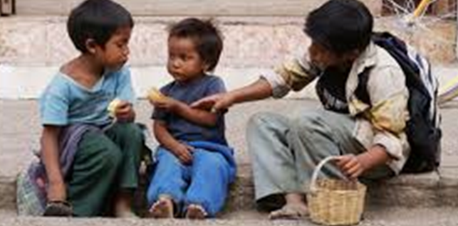 Arrodillarse ante el pobre